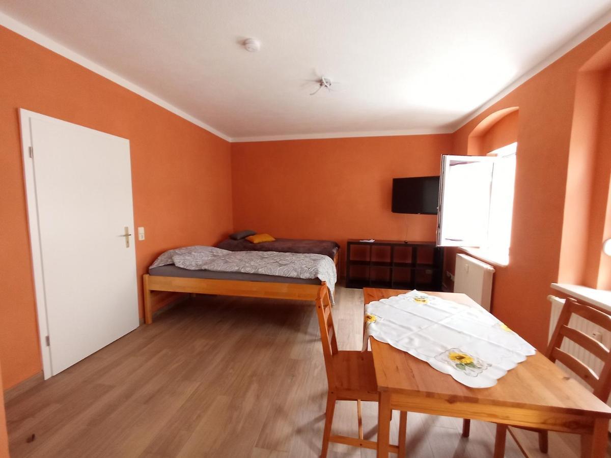 Kleine 1-Raum-Ferienwohnung Mit Hohem Komfort Teuchern Exteriér fotografie